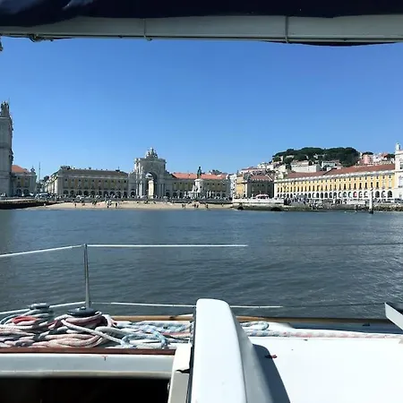 Sleep And Sail - Marina De - Lisbon's Coast Hotel en barco *